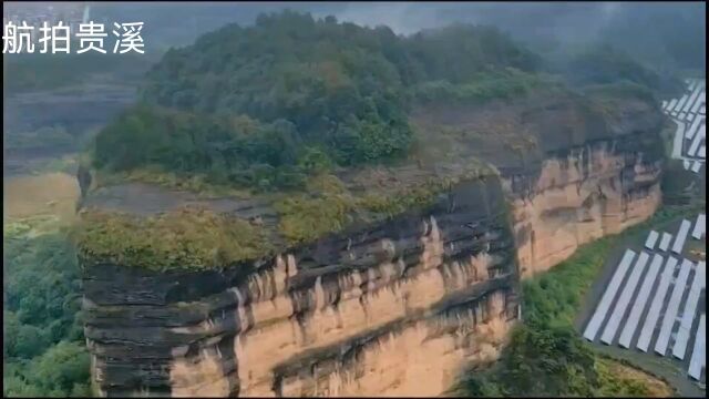 贵溪名盛景点数不胜数、从桂榜山,向东南沿那条长长的龙山.至天缘寺、山的两边都是好景点.