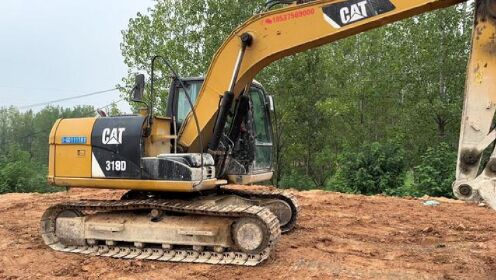 第一次开着CAT挖掘机上新板车，感觉怎么样？#挖掘机#CAT挖掘机#零基础学挖机