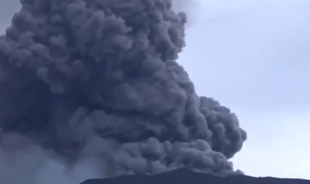 印尼多座火山发生喷发,总台报道员:救援及搜寻工作仍在进行