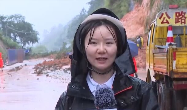 广东丰顺:持续性降雨,转移群众抢修塌方路段