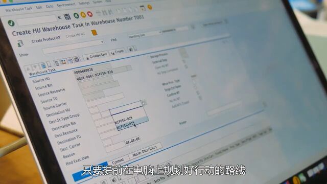 国外新型全自动叉车,全程wifi操控,轻松扛起公斤箱