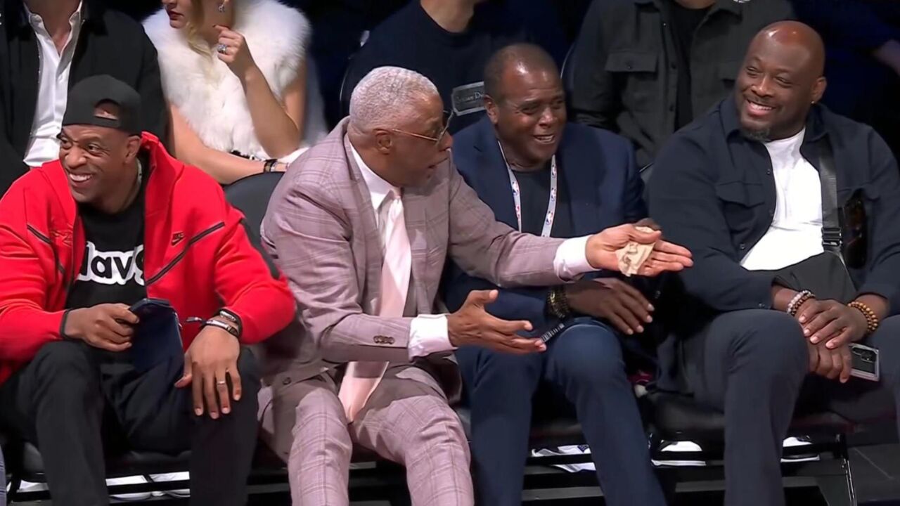 詹姆斯这球有多逆天?nba众名宿惊出表情包 哈利伯顿险些急哭,帅