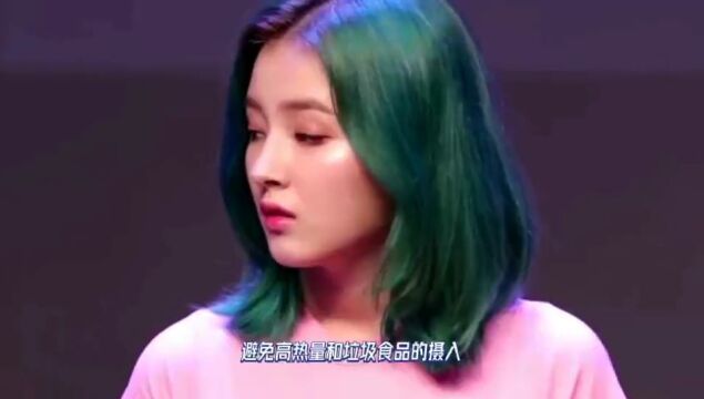 李承利,南韩第一美女,身材完美如模特,是如何保持的呢?