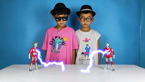 奥特曼给小泽变出好吃的泡面,和酸甜可口的罐头,大家吃的很开心