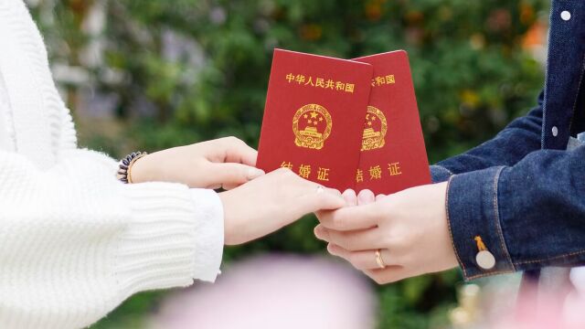 太原李广成律师认为,大同“订婚强奸案”凸显出结婚登记的重要性,登记不仅是保护女性,也是保护男性.