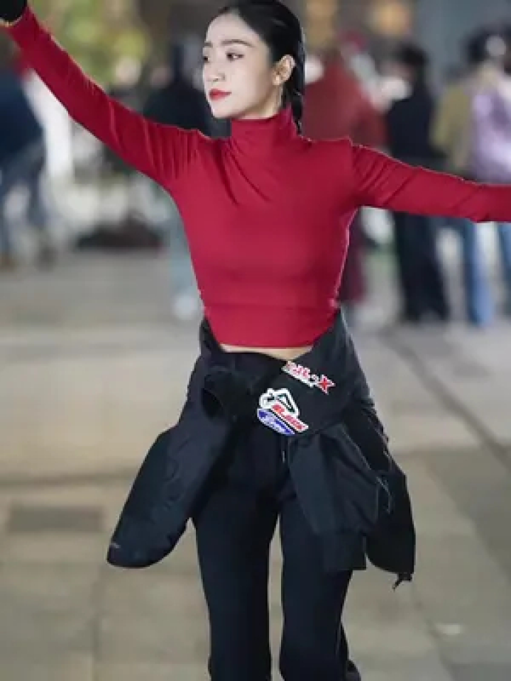 藏族姑娘扎西拉姆#藏服 #民族舞 #锅庄舞 #摄影师云峰 #美女舞蹈