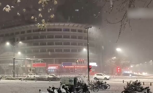 河南:多地出现10毫米以上降雪,升级发布暴雪黄色预警