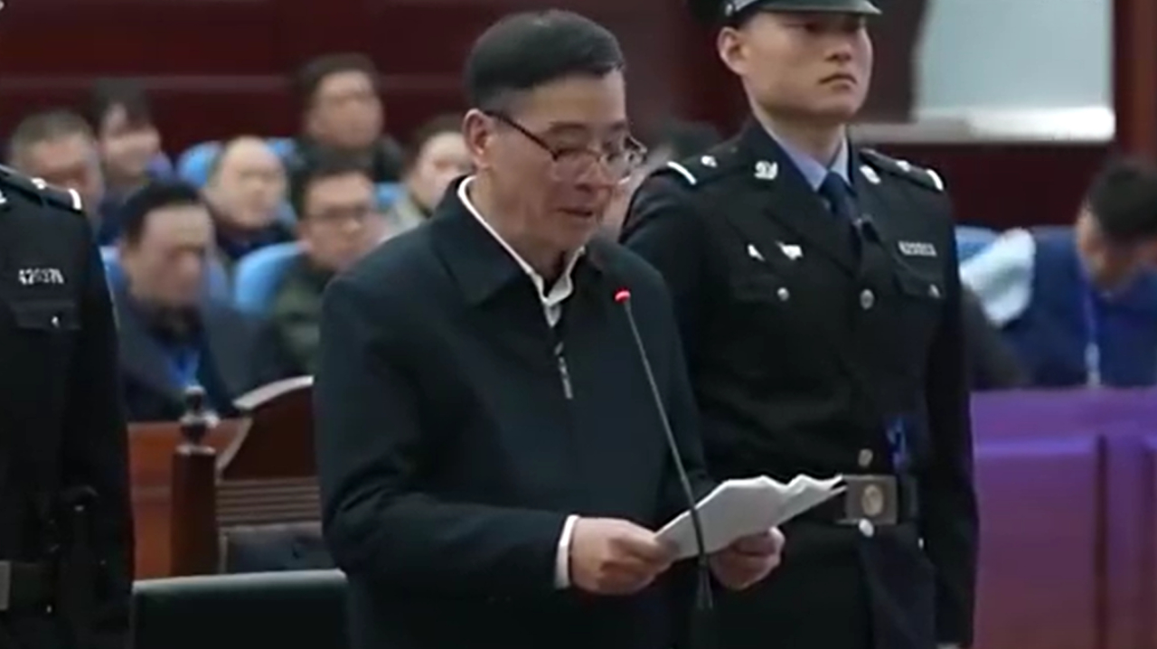 陈戌源90度鞠躬近10秒!向全国球迷谢罪:我无脸面面对广大球迷