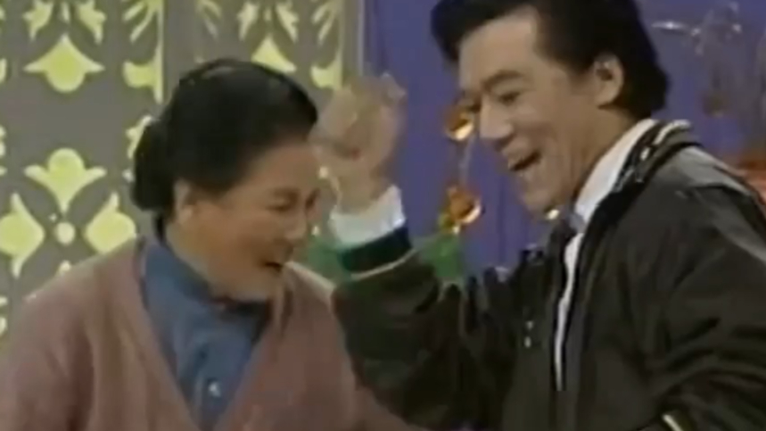 侯跃文又想到新招儿,让赵丽蓉演绎买东西,赵丽蓉回答亮了