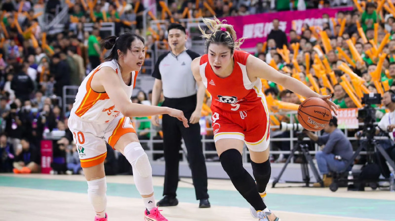 女篮总决赛g5第三节回顾:韩旭内外开花 李梦