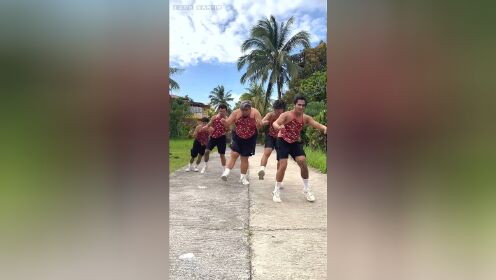 摩托摇来了,大家坐稳喽猛男版