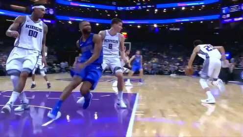 《NBA全场集锦》独行侠vs国王第3节精编回放 小史密斯蝴蝶穿花信步上篮