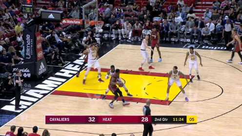 《NBA全场集锦》【得分】韦大爷就是老辣 背身单吃防守翻身跳投稳稳命中