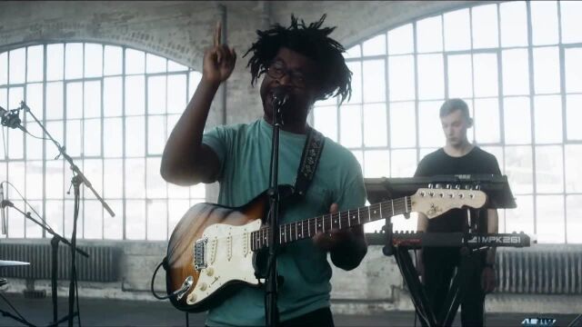 R.LUM.R  Frustrated  Vevo dscvr (Live)