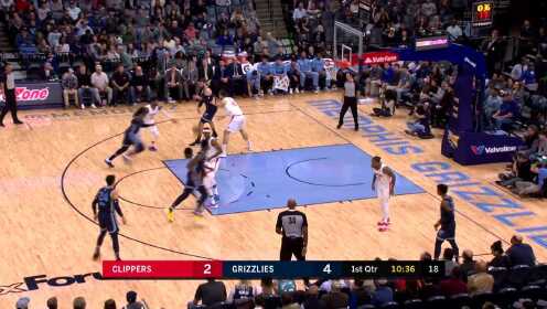 《NBA全场集锦》【得分】默契的传切配合 瓦兰策应助攻克劳德空切上篮