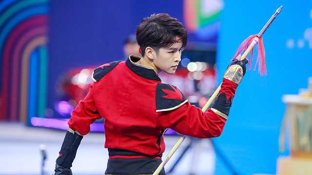 【武术决赛】徐浩耍红缨枪酷似小哪吒