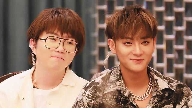 单眼皮女孩数量让教练团意见不合,黄子韬曝光毛不易是四眼皮