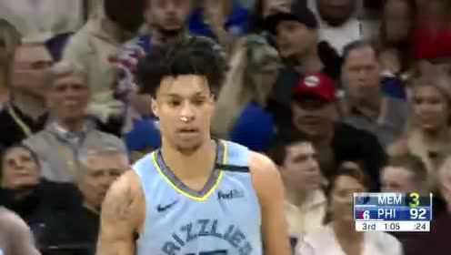 《NBA全场回放》【原声】灰熊vs费城第3节 克尔克马兹追身漂移三分