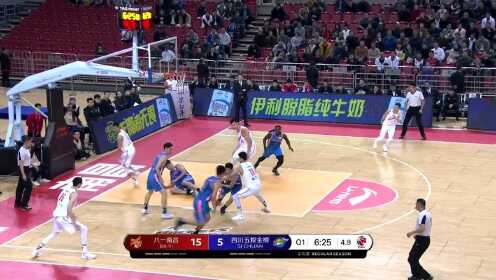 《CBA全场集锦》【得分】这是道送分题 李原宇反击上篮轻松1打0