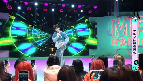 杨超文现场跳《少年之名》青春活力溢出屏幕，舞台上的他闪闪发光！