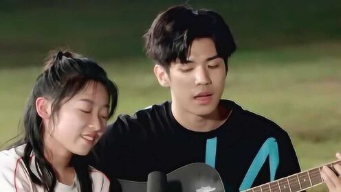 【才艺展示】李晋晔朱一暄弹唱《情非得已》_综艺