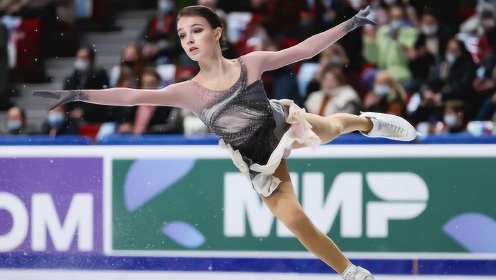 谢尔巴科娃自由滑演绎《黑蝴蝶的故乡》插曲 问鼎花滑世锦赛女单冠军