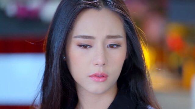 《星途叵测第二季[普通话版]》第1集02:葬礼上沐恩小姐伤心流泪,颂博