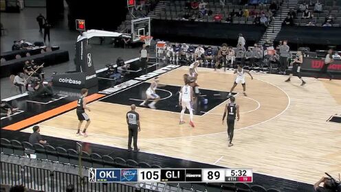 《NBA全场集锦》精准射术打停对手 曾凡博手起刀落再中三分
