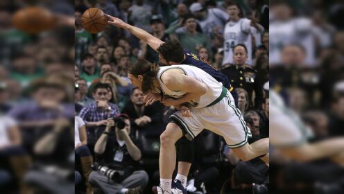 全景nba当时奥利尼克犯规致乐福胳膊脱臼看看詹姆斯如何为兄弟报仇