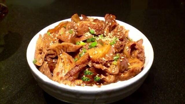 “豆母子”现炒底料,熟成牛肉涮火锅