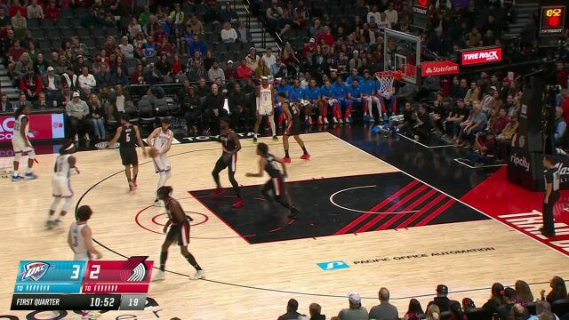 状态十分火热！亚历山大里突外投连取4分轻松写意