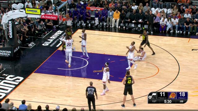 科林斯1V2倒地拼抢 塞克斯顿快马跟进强取2+1