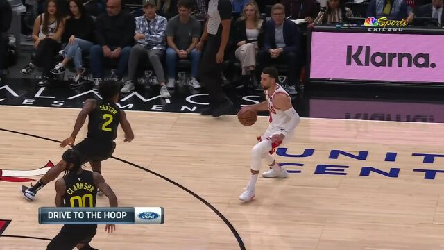 这身体控制没的说 拉文迎面防守滞空后仰抛投2+1