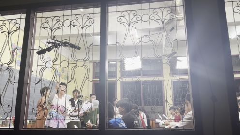 路透： 五哈团在老挝合唱《明天会更好》