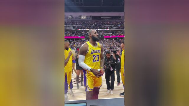 新赛季第一抛！老詹技术台前抛镁粉 恍惚间仍是那个少年