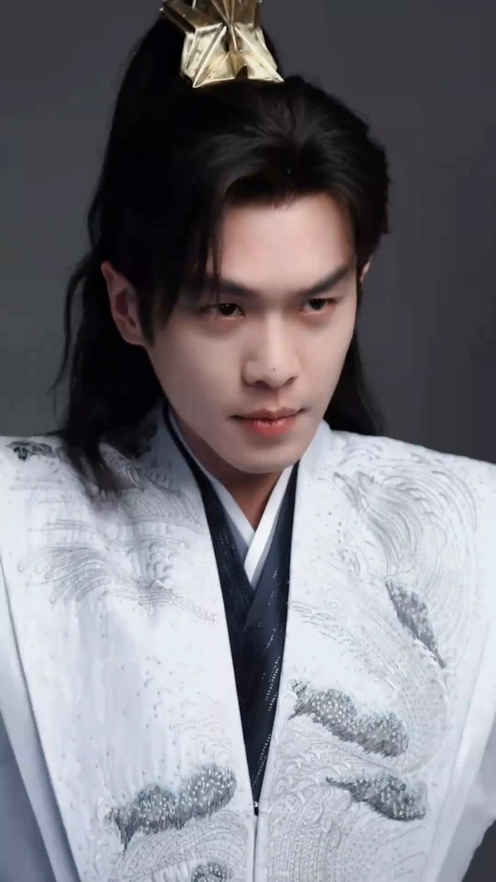张若昀定妆花絮 小范大人帅气登场