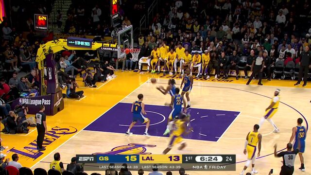 用魔法击败魔法 湖人突然发炮三记三分弹无虚发