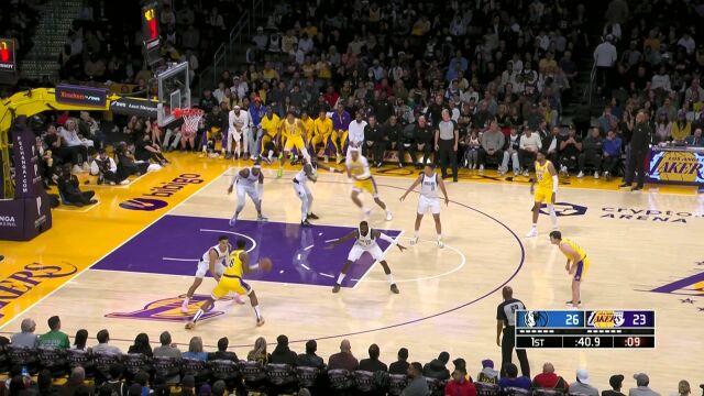 海耶斯翻身过人上篮打进 只关于篮球杨毅附体：高啊，他高啊！