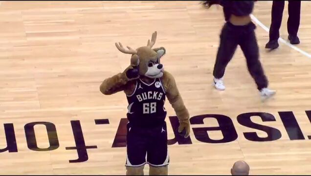 独行侠vs雄鹿第3节英文原声回放