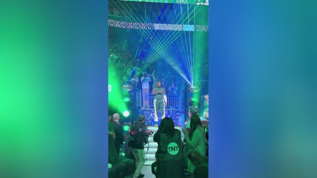 感受密尔沃基对你的热爱吧 利拉德登场全场欢呼震耳欲聋