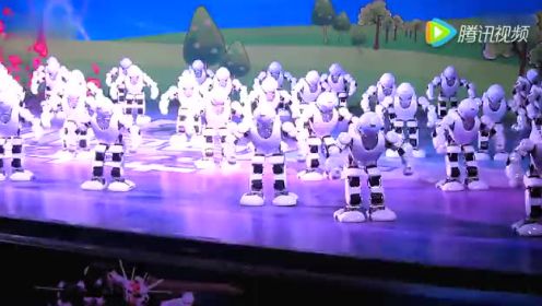 实拍春晚舞蹈机器人跳舞