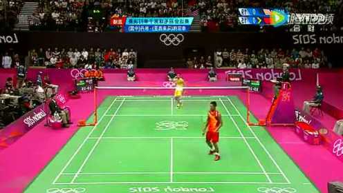 2012伦敦奥运会男单决赛-林丹VS李宗伟（林丹呈右手持拍）