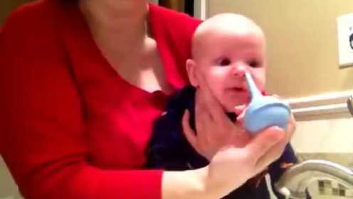 #YouTube儿科视频# 婴儿盐水洗鼻，估计没几个中国家长敢这么做。看似挺难受，洗完感觉