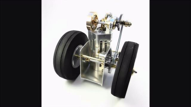 男子自制斯特林发动机用它做动力做了个小车嗒嗒嗒的运行了