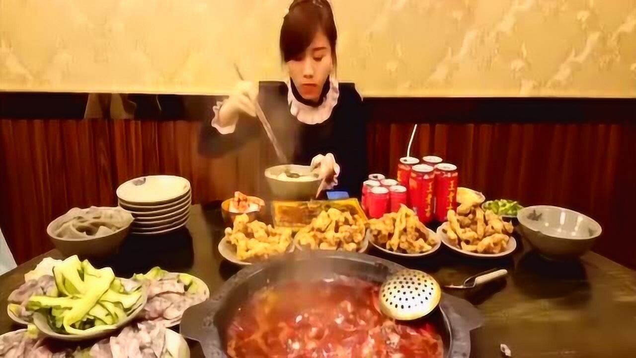 大胃王密子君一人吃8人份火锅最后一句话太邪恶了