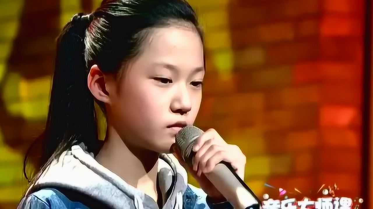小女孩演绎一首红了30年的歌《梦驼铃》献给爸爸,评委为之动容_综艺