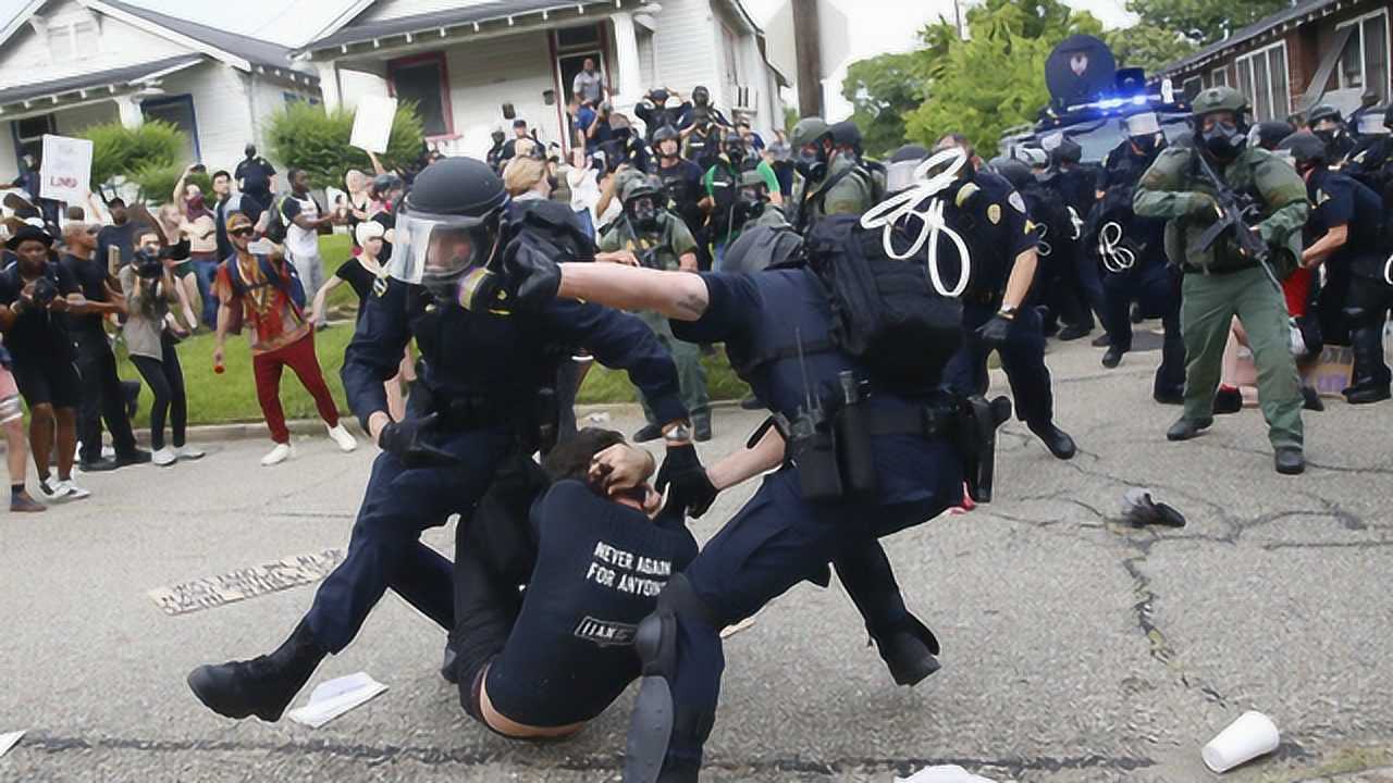 你知道在美国袭警是个什么罪吗