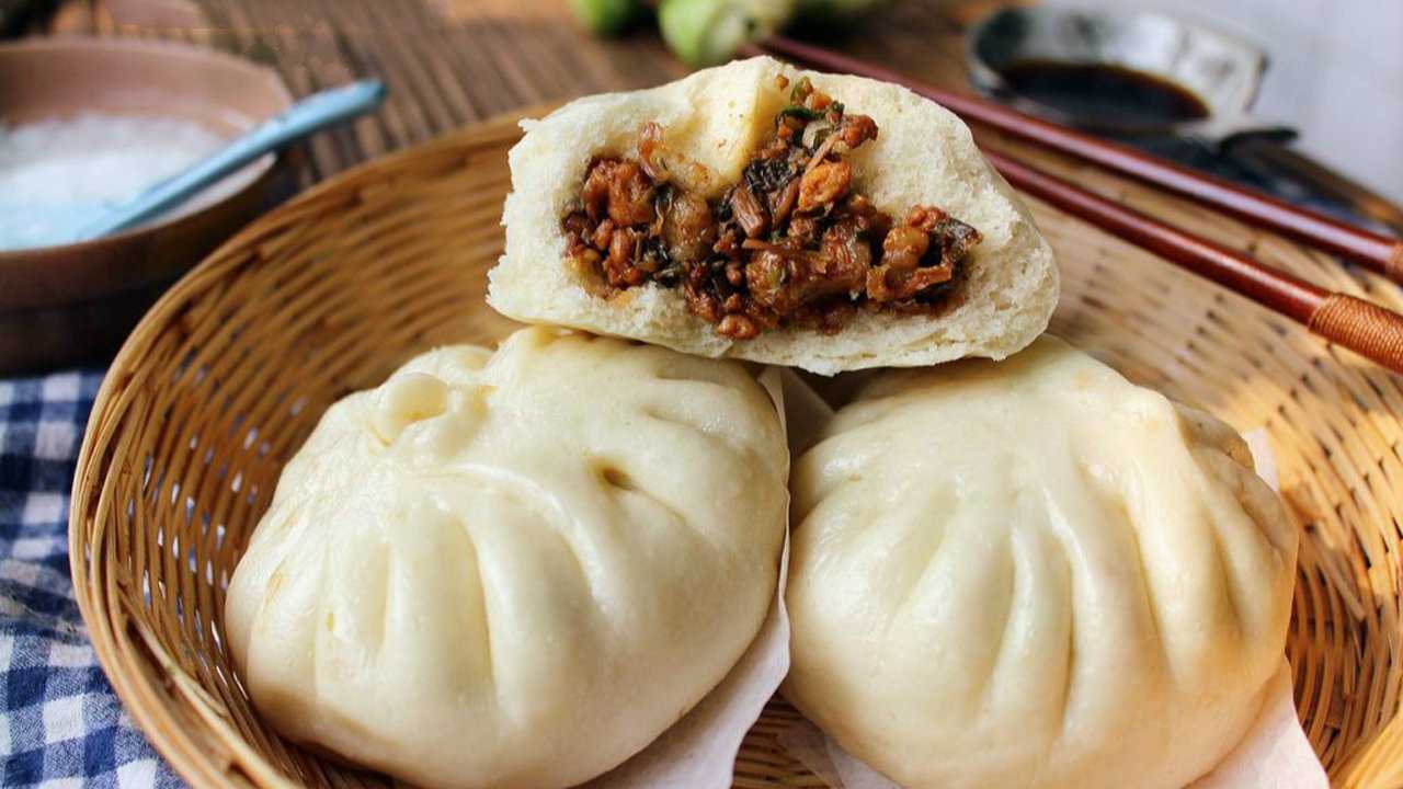 皮薄肉多宣软好吃的包子,绵软的皮,咸香的肉馅,混合在一起的美味