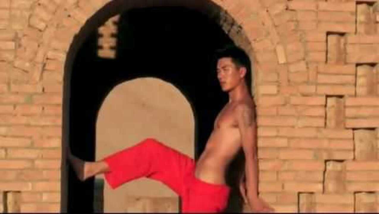 男体写真摄影大师杜达雄为男模刘一峰拍写真_高清