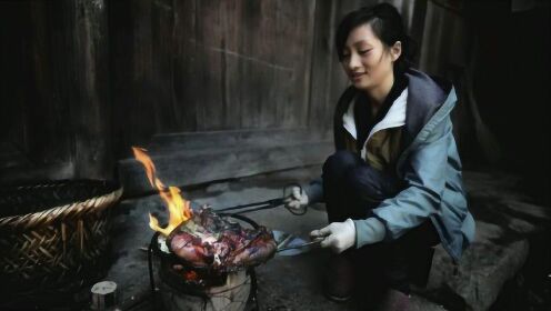 湖南乡村炭烤风干牛肉，美食密码就藏在火盆中